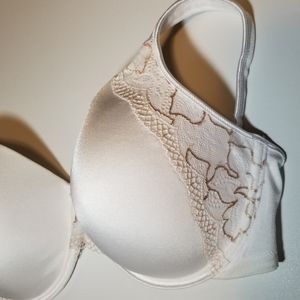 Beautiful white underwire bra, great reviews
